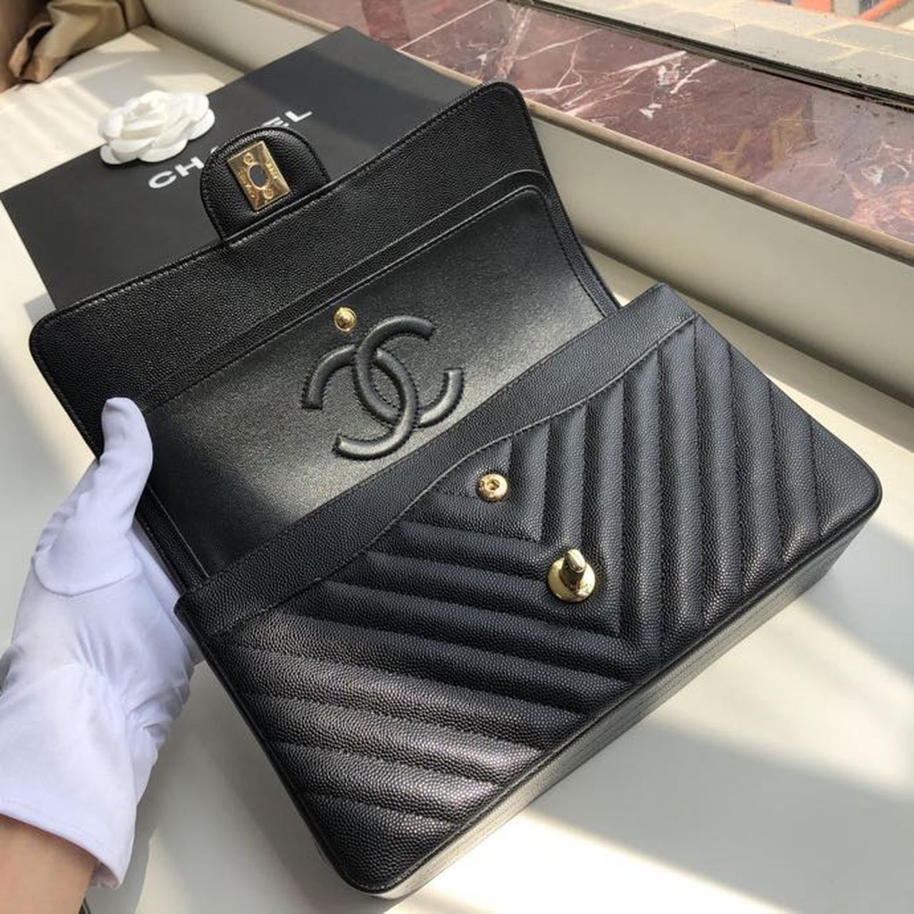 Chanel2BChevron2BClassic2BHandbag2BGold2BToned2BHardware2BBlack2BFor2BWomen2C2BWomenC3A2E282ACE284A2s2BBags2C2BShoulder2BAnd2BCrossbody2BBags2B10.2in26cm2B5-oNJBm.jpg