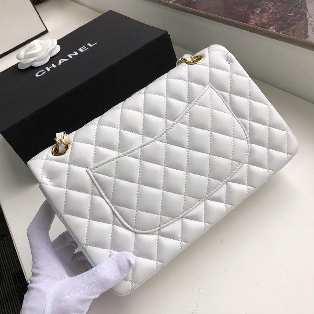 Chanel2BClassic2BHandbag2BGold2BToned2BHardware2BWhiteC382C2A0For2BWomen2C2BWomens2BBags2C2BShoulder2BAnd2BCrossbody2BBags2B10.2in26cm2BA011122B7-JAimh.jpg