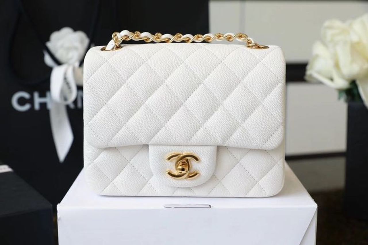 Chanel2BClassic2BMini2BFlap2BBag2BGolden2BHardware2BWhite2BFor2BWomen2B6.6in17cm2BA352002B1-9vWJk.jpg