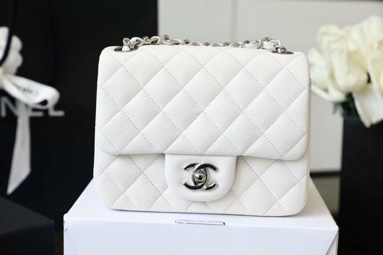 Chanel2BClassic2BMini2BFlap2BBag2BSilver2BHardware2BWhite2BFor2BWomen2B6.6in17cm2BA352002B1-jWjci.jpg