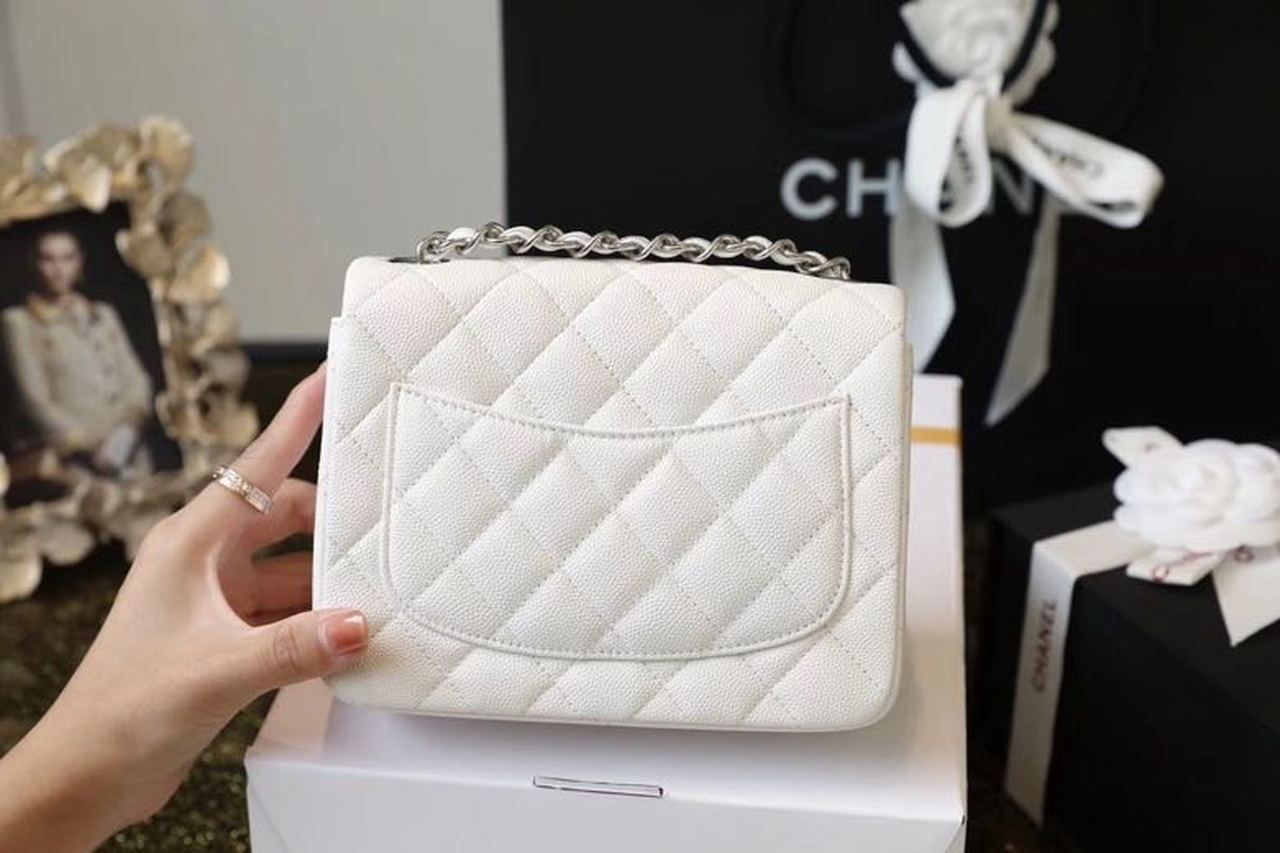 Chanel2BClassic2BMini2BFlap2BBag2BSilver2BHardware2BWhite2BFor2BWomen2B6.6in17cm2BA352002B5-j97zM.jpg