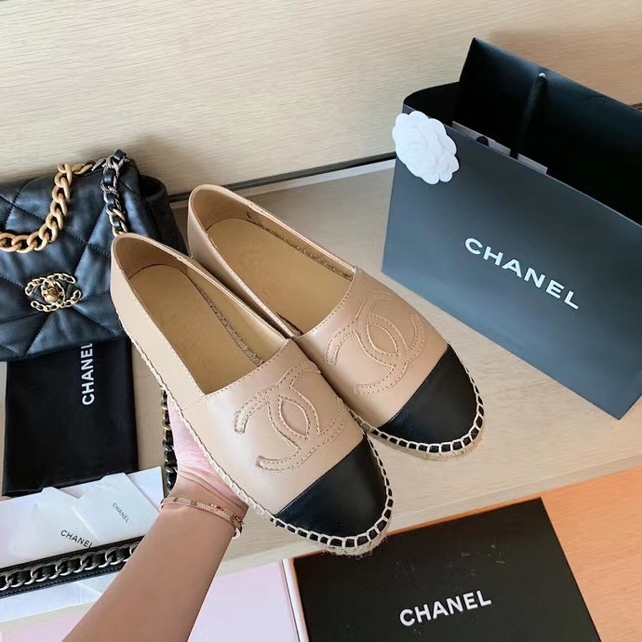 Chanel2BEspadrilles2BBeigeBlack2BFor2BWomen2C2BWomens2BShoes2BG297622BX010002BC02042B5-FQu8H.jpg