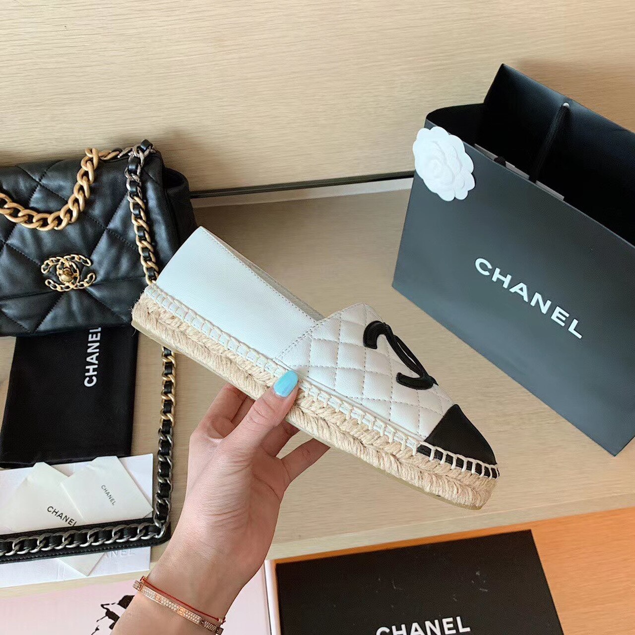 Chanel2BEspadrilles2BWhiteBlack2BFor2BWomen2C2BWomens2BShoes2BG297622B3-6vAse.jpg