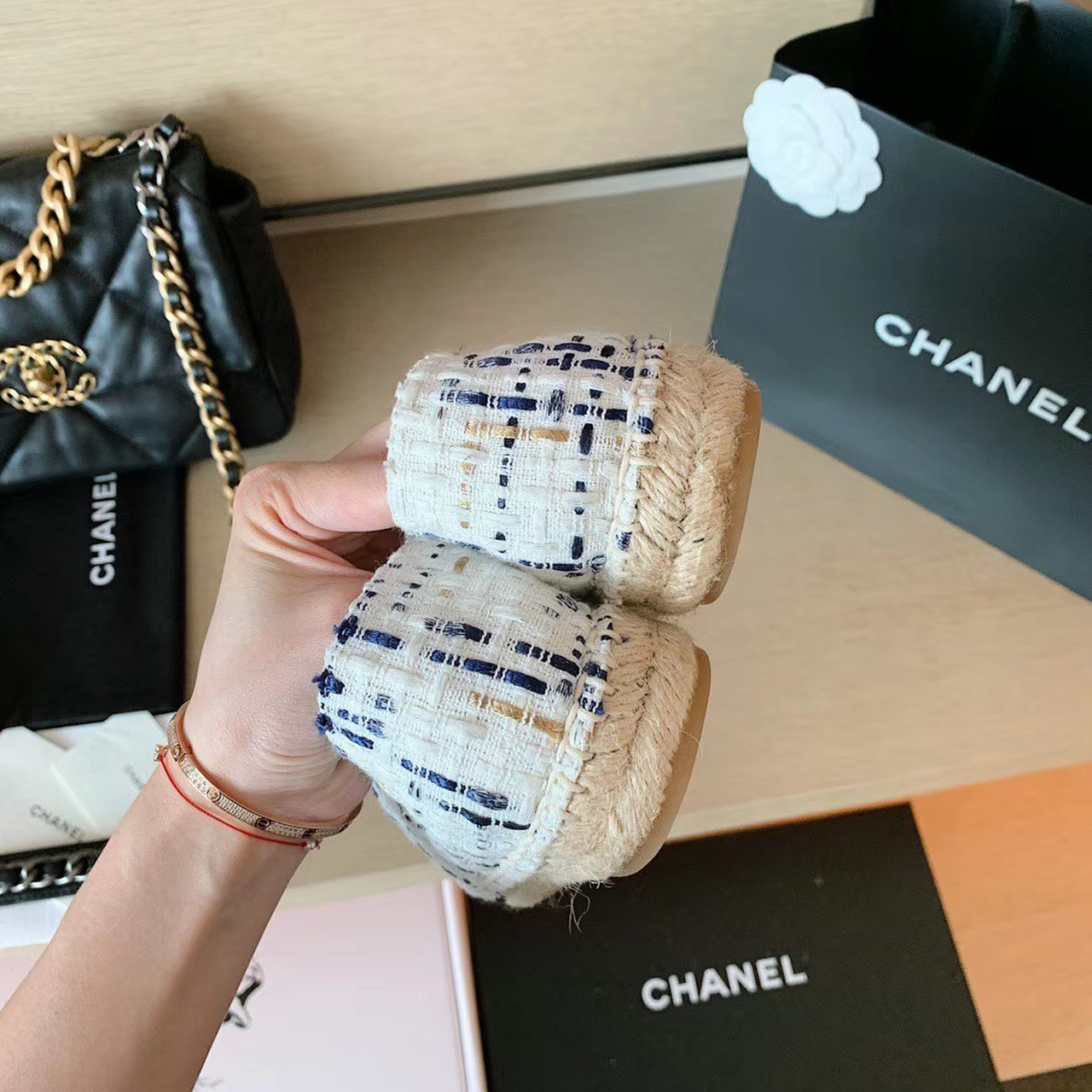 Chanel2BEspadrilles2BWhiteBlack2BFor2BWomen2C2BWomens2BShoes2BG297622B5-YK4vw.jpg