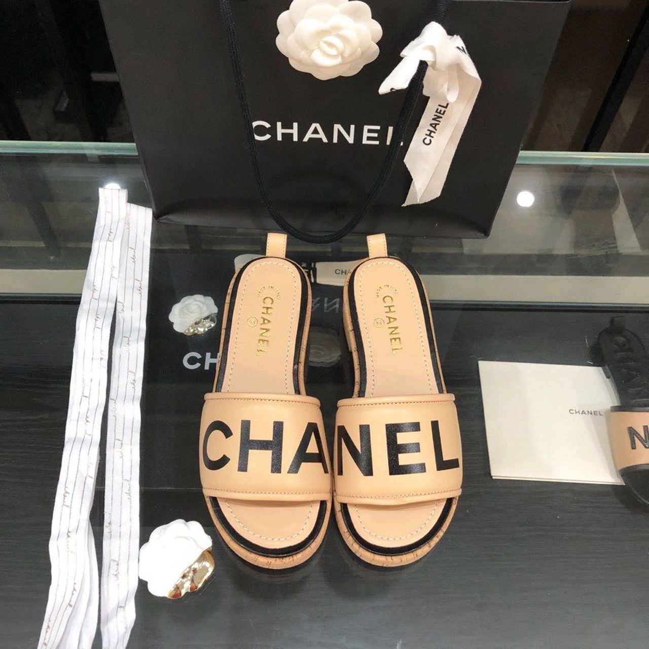 Chanel2BMule2BBeigeBlack2BFor2BWomen2C2BWomens2BShoes2B1-0OZCa.jpg