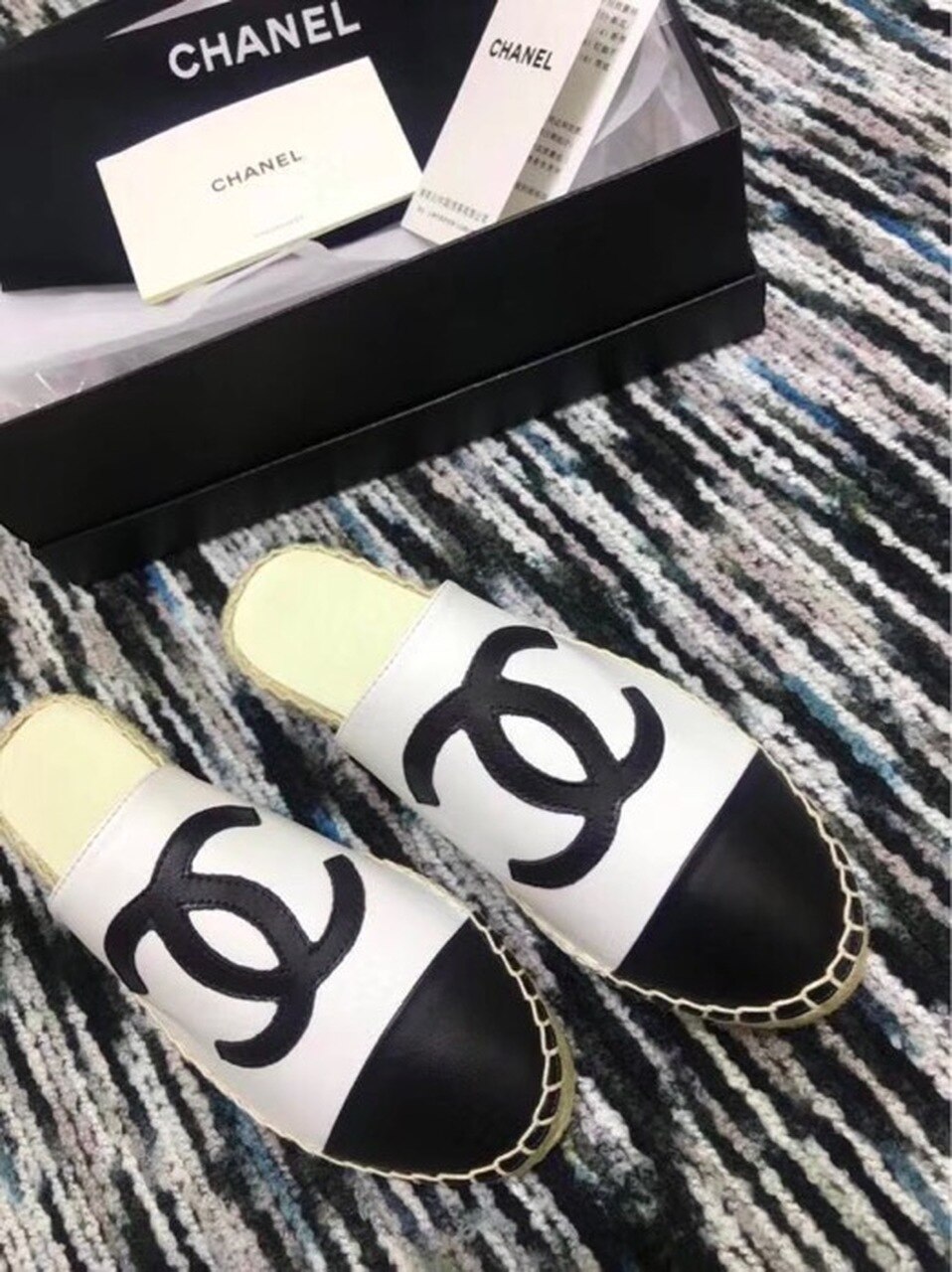 Chanel2BMule2BEspadrille2BSlides2BWhiteBlack2BFor2BWomen2C2BWomens2BShoes2B3-D7T3f.jpg