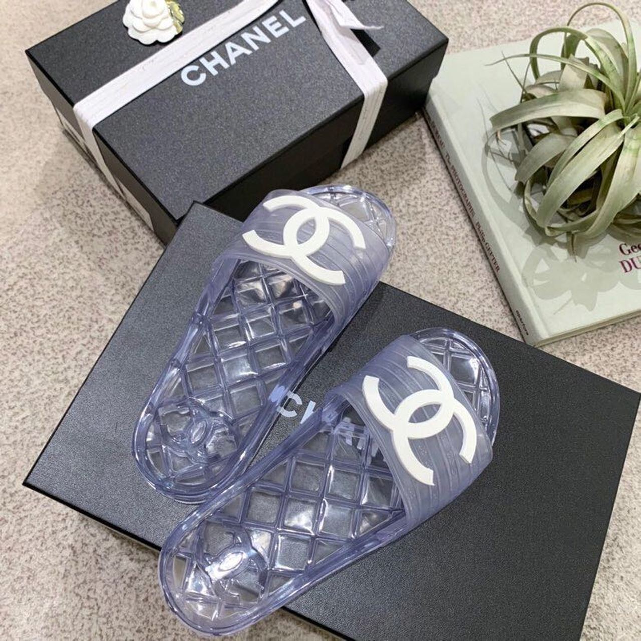 Chanel2BMule2BGlossy2BTransparent2BCC2BLogo2BPVC2BClear2BFor2BWomen2C2BWomens2BShoes2B2-8esak.jpg