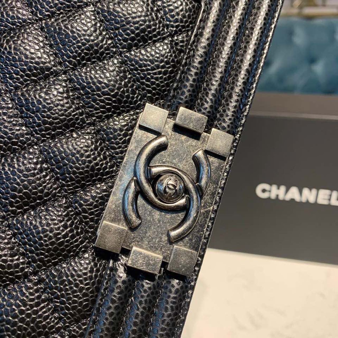 Chanel2BSmall2BBoy2BHandbag2BSilver2BHardware2BBlack2BFor2BWomen2C2BWomens2BBags2C2BShoulder2BAnd2BCrossbody2BBags2B7.8in20cm2BA670852B3-pHMmv.jpg