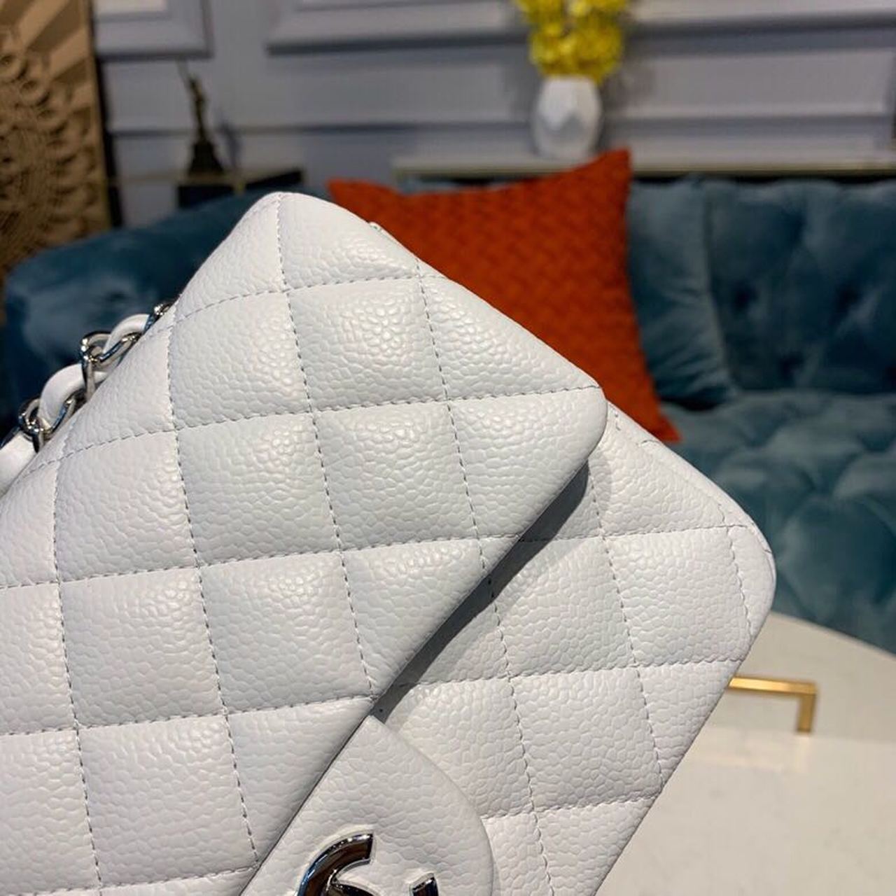 Chanel2BSmall2BClassic2BHandbag2BSilver2BHardware2BWhite2BFor2BWomen2C2BWomens2BBags2C2BShoulder2BAnd2BCrossbody2BBags2B7.8in20cm2BA011132B6-bxfCc.jpg