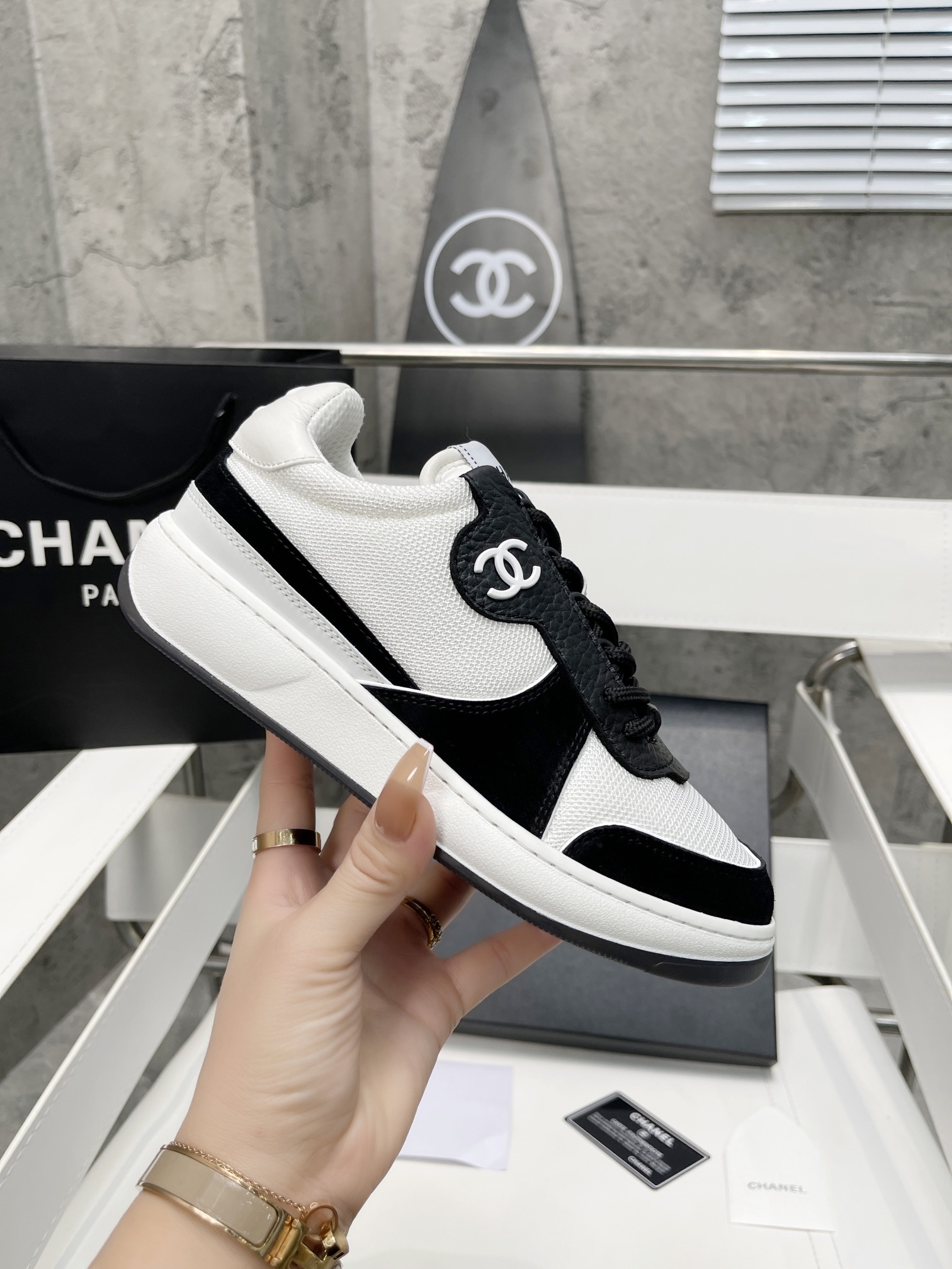 Chanel2BSneakers2BWhiteBlack2BFor2BWomen2C2BWomens2BShoes2B4-qkf5Q.jpg