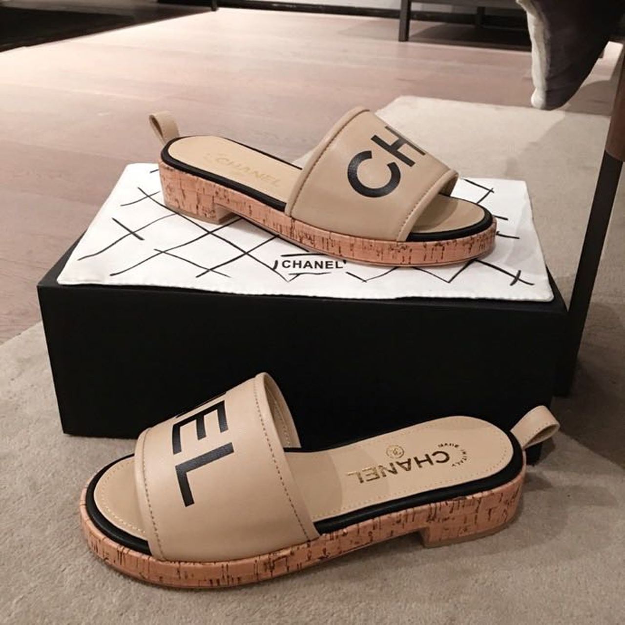 Chanel2BWoven2BChain2BCork2BSandals2BTweed2BBeigeBlack2BFor2BWomen2C2BWomens2BShoes2B7-GtRA0.jpg