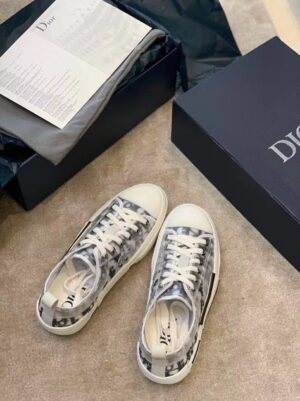 Christian Dior B23 Low-Top Sneaker White And Black Dior Oblique Canvas WhiteBlack For Women CD 3SN249YJP_H069 PR-980569