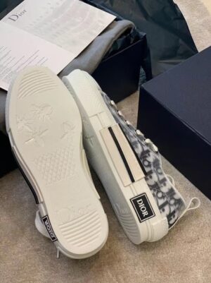 Christian Dior B23 Low-Top Sneaker White And Black Dior Oblique Canvas WhiteBlack For Women CD 3SN249YJP_H069 PR-980569