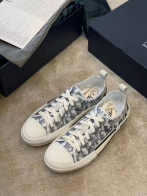 Christian Dior B23 Low-Top Sneaker White And Black Dior Oblique Canvas WhiteBlack For Women CD 3SN249YJP_H069 PR-980569