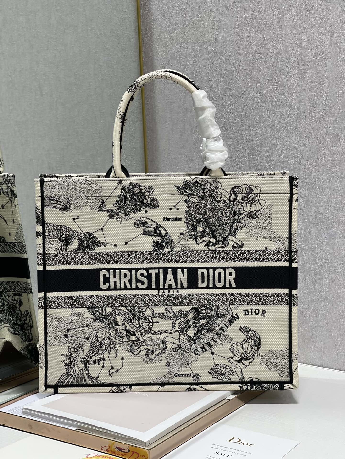 Christian2BDior2BLarge2BDior2BBook2BTote2BDior2BZodiac2BEmbroidery2C2BBlackBeige2C2BFor2BWomen2BWomenC3A2E282ACE284A2s2BHandbags2C2B41cm2BCD2B1-EbhPG.jpg