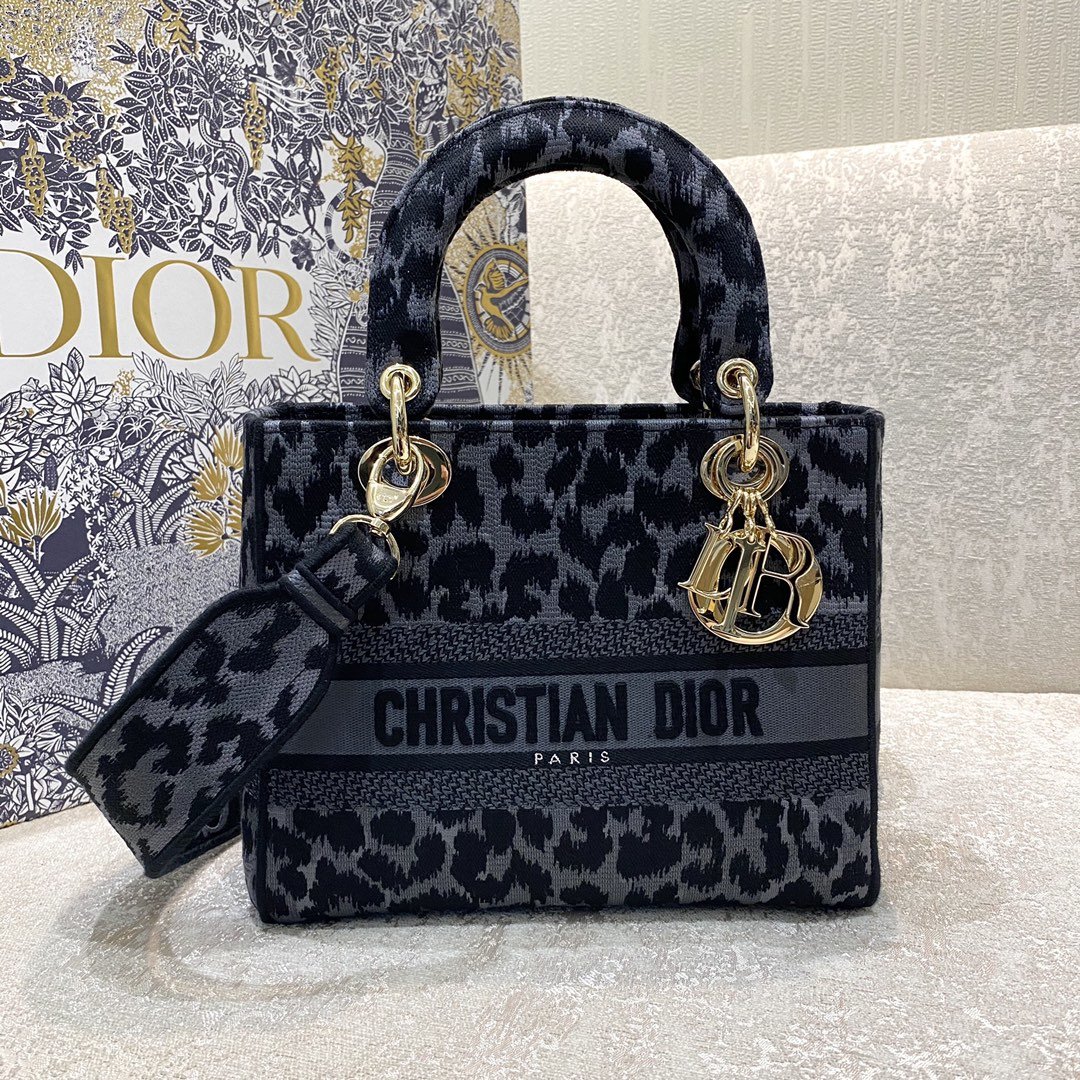 Christian2BDior2BMedium2BDior2BLady2BD-Lite2BBag2BBlue2Band2BBlack2BMizza2BEmbroidery2C2BBlue2Band2BBlack2C2BFor2BWomen2BWomens2BHandbags2C2BCrossbody2BBags2C2B24cm2BCD2BM0565ORHM_M9622B1-xFFWG.jpg