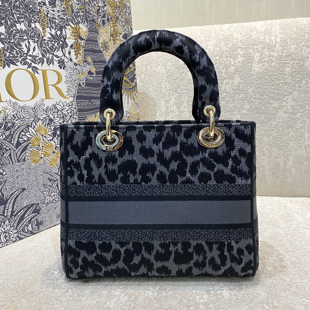 Christian2BDior2BMedium2BDior2BLady2BD-Lite2BBag2BBlue2Band2BBlack2BMizza2BEmbroidery2C2BBlue2Band2BBlack2C2BFor2BWomen2BWomens2BHandbags2C2BCrossbody2BBags2C2B24cm2BCD2BM0565ORHM_M9622B5-P09AR.jpg