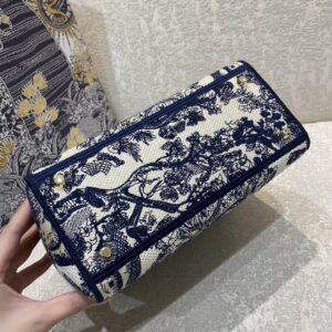 Christian Dior Medium Lady D-Lite Bag Blue Toile de Jouy Reverse Embroidery, Blue, For Women Women’s Handbags, Crossbody Bags, 24cm CD M0565ORGO_M928