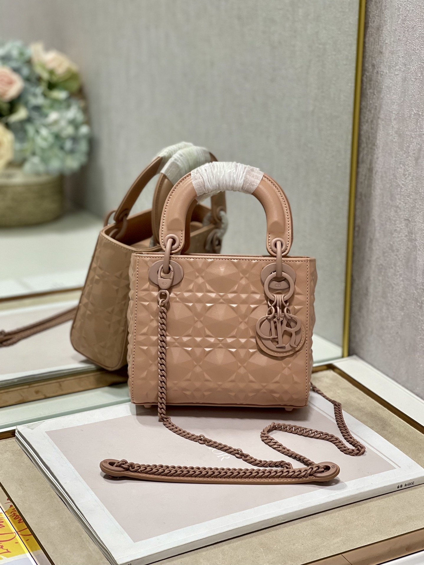 Christian2BDior2BMini2BLady2BDior2BBag2BCannage2Bwith2BBeaded2BMotif2C2BBrown2C2BFor2BWomen2BWomenC3A2E282ACE284A2s2BHandbags2C2BCrossbody2BBags2C2B18cm2BCD2B1-33Xvb.jpg