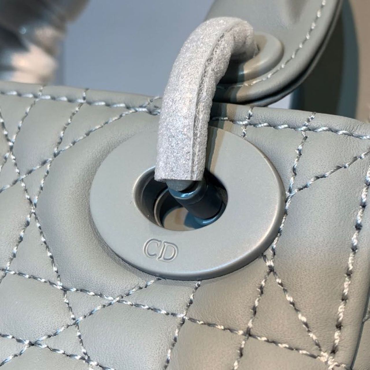 Christian2BDior2BMini2BLady2BDior2BBag2Bwith2BChain2BMatte2BHardware2BSpringSummer2BCollection2C2BPewter2BBlue2C2BFor2BWomen2BWomenC3A2E282ACE284A2s2BHandbags2C2B18cm2BCD2B13-P0otq.jpg