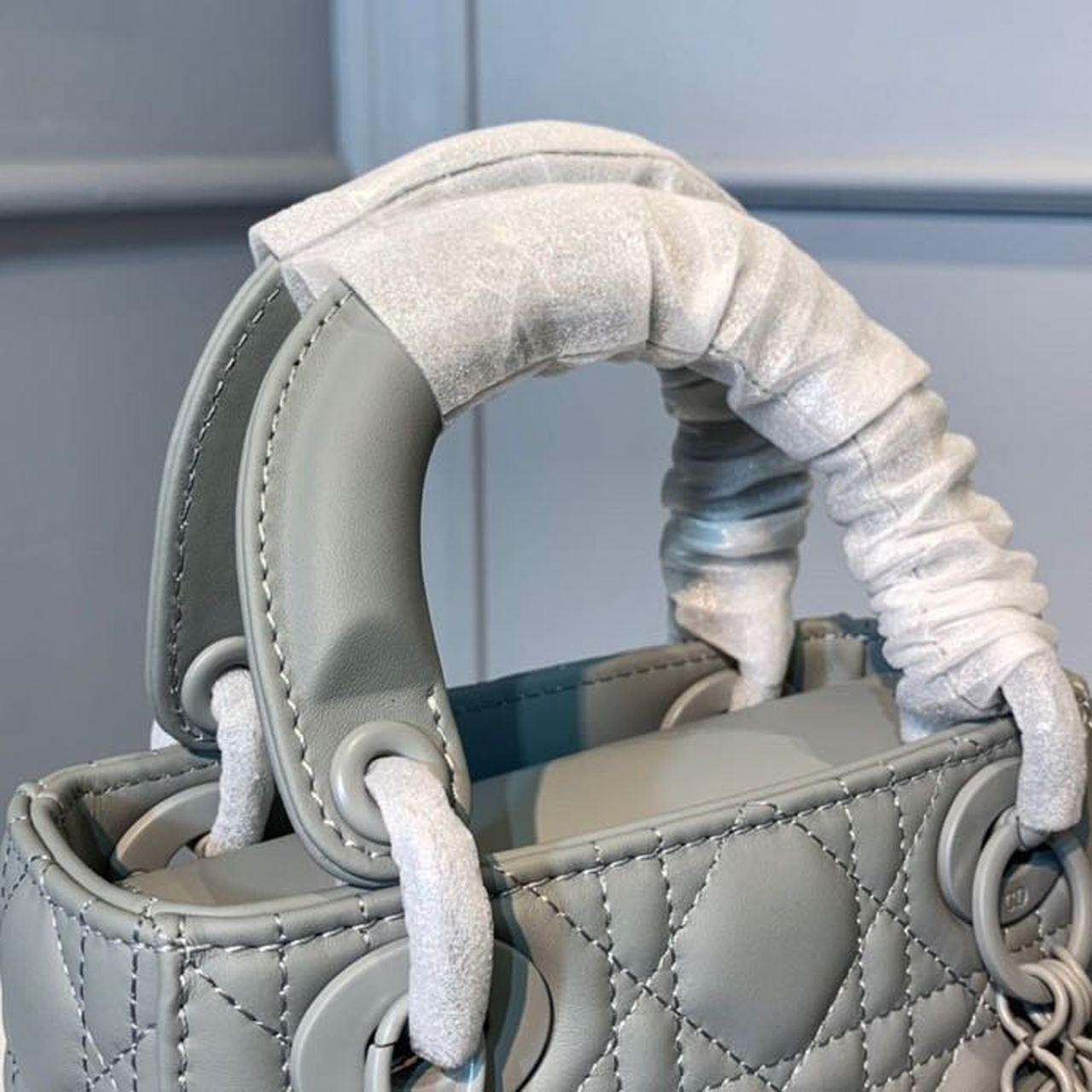 Christian2BDior2BMini2BLady2BDior2BBag2Bwith2BChain2BMatte2BHardware2BSpringSummer2BCollection2C2BPewter2BBlue2C2BFor2BWomen2BWomenC3A2E282ACE284A2s2BHandbags2C2B18cm2BCD2B3-hA1Vi.jpg