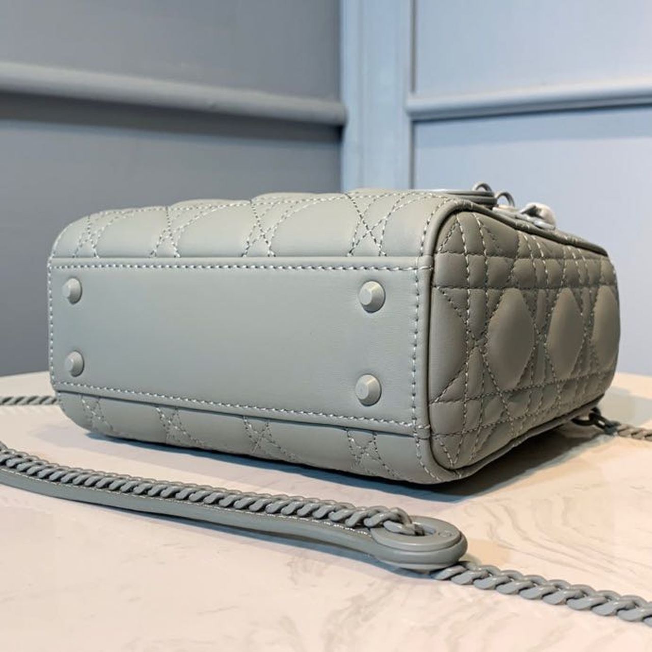 Christian2BDior2BMini2BLady2BDior2BBag2Bwith2BChain2BMatte2BHardware2BSpringSummer2BCollection2C2BPewter2BBlue2C2BFor2BWomen2BWomenC3A2E282ACE284A2s2BHandbags2C2B18cm2BCD2B7-IuhOc.jpg