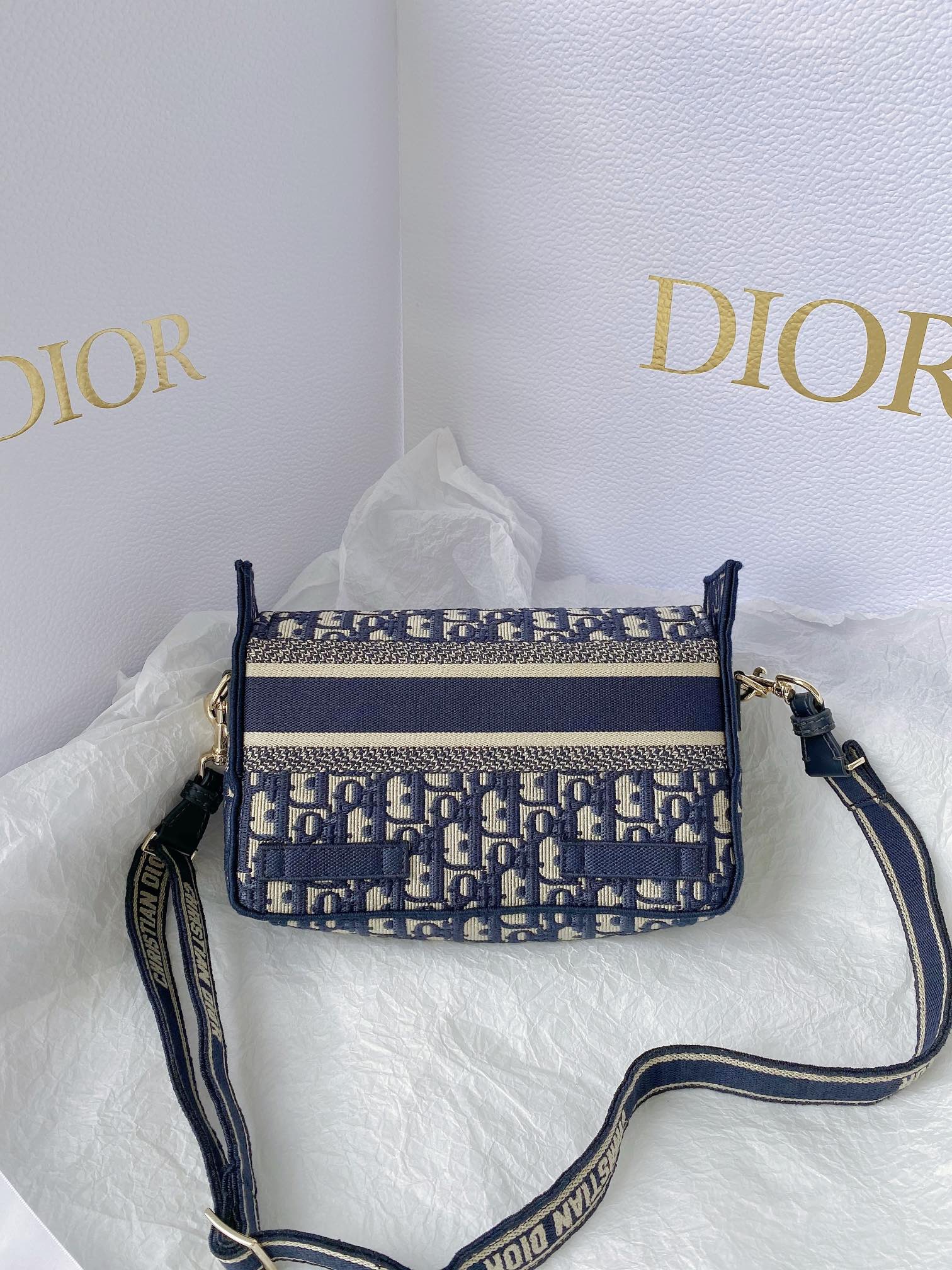 Christian2BDior2BSmall2BDIORCAMP2BBag2BBlue2BDior2BOblique2BEmbroidery2C2BBlue2C2BFor2BWomen2BWomens2BHandbags2C2BShoulder2BBags2C2BCrossbody2BBags2C2B23cm2BCD2BM1241ORIW_M9282B3-UT0kD.jpg