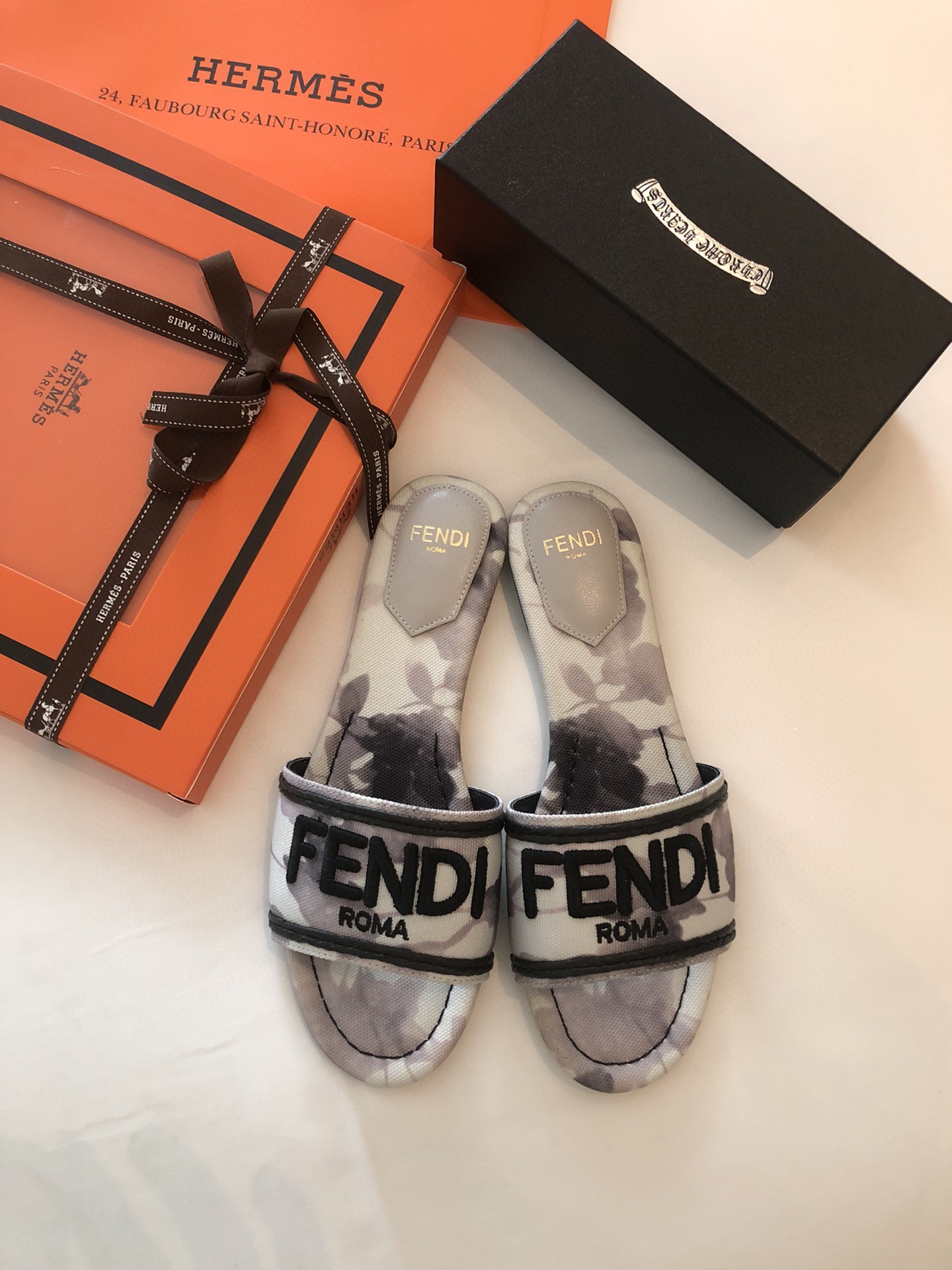 Fendi2BSignature2BCanvas2BGrey2BFor2BWomen2BFF2B4-cg7uy.jpg