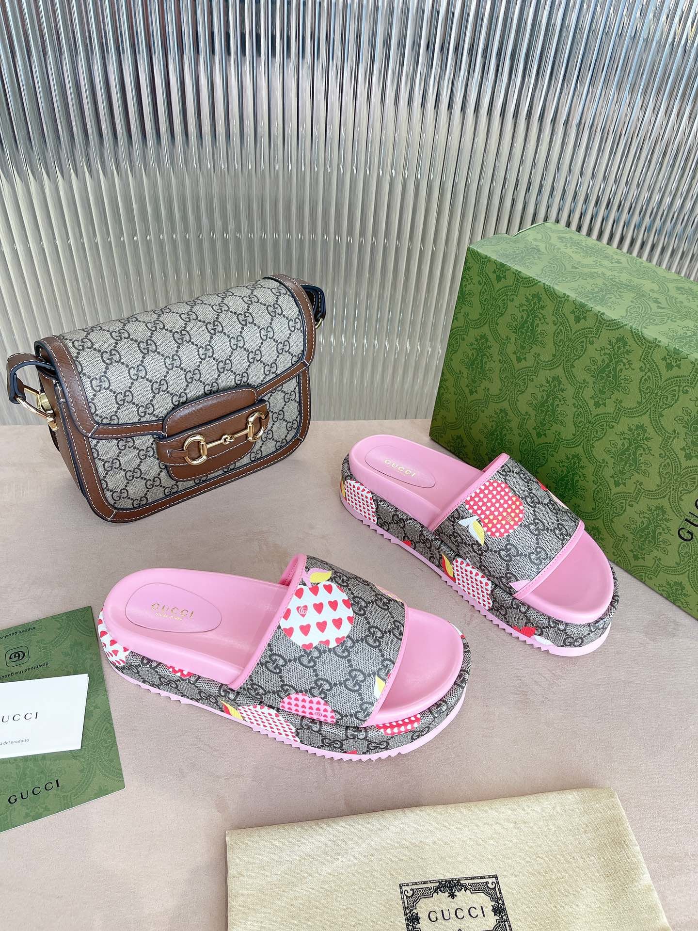 Gucci2BGG2BBlooms2BSupreme2BFloral2BSlide2BSandal2BBy2BCanvas2BFabric2BPink2BFor2BWomen2BGG2B4-HGD0T.jpg