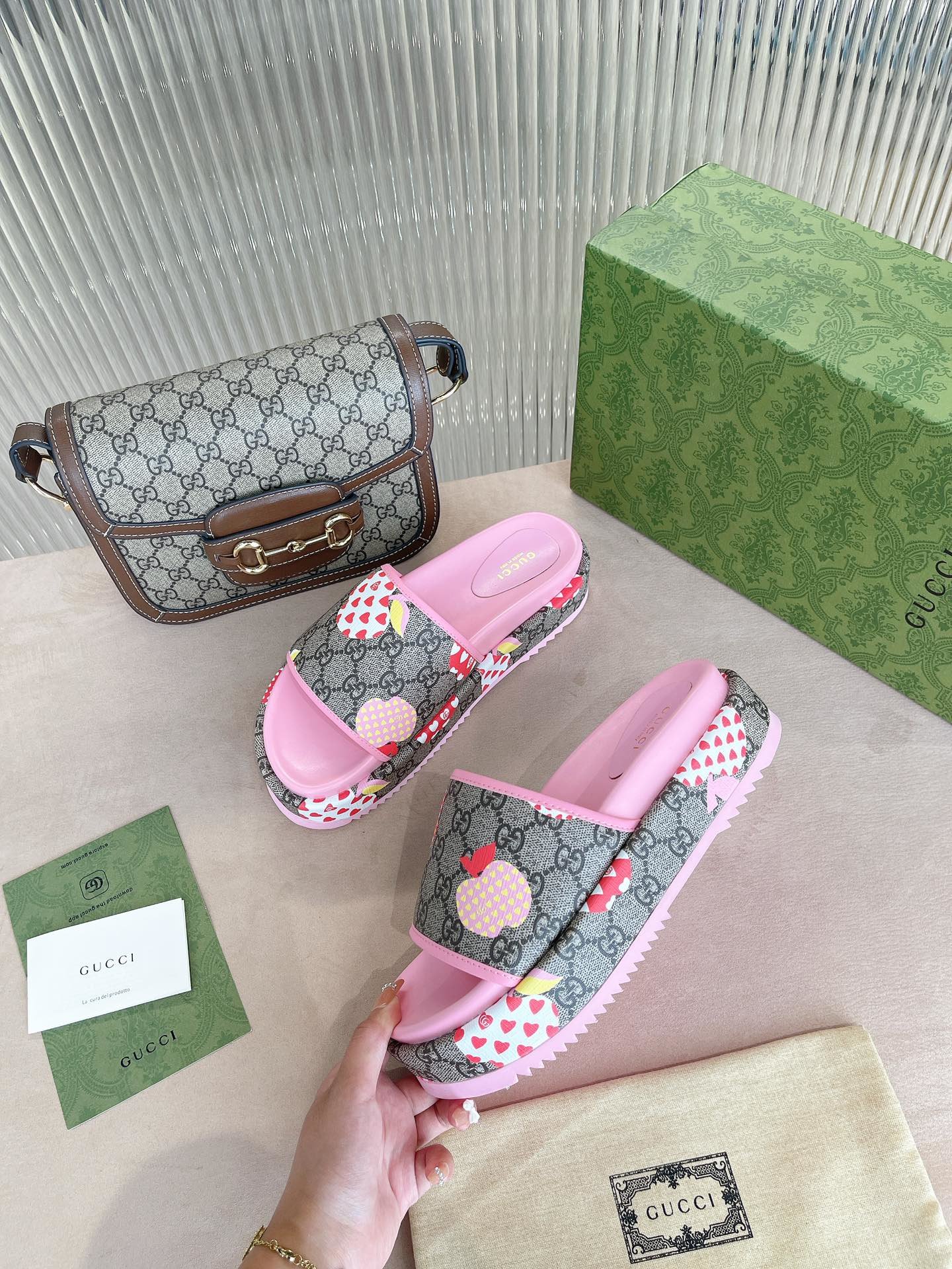 Gucci2BGG2BBlooms2BSupreme2BFloral2BSlide2BSandal2BBy2BCanvas2BFabric2BPink2BFor2BWomen2BGG2B5-FSqQh.jpg