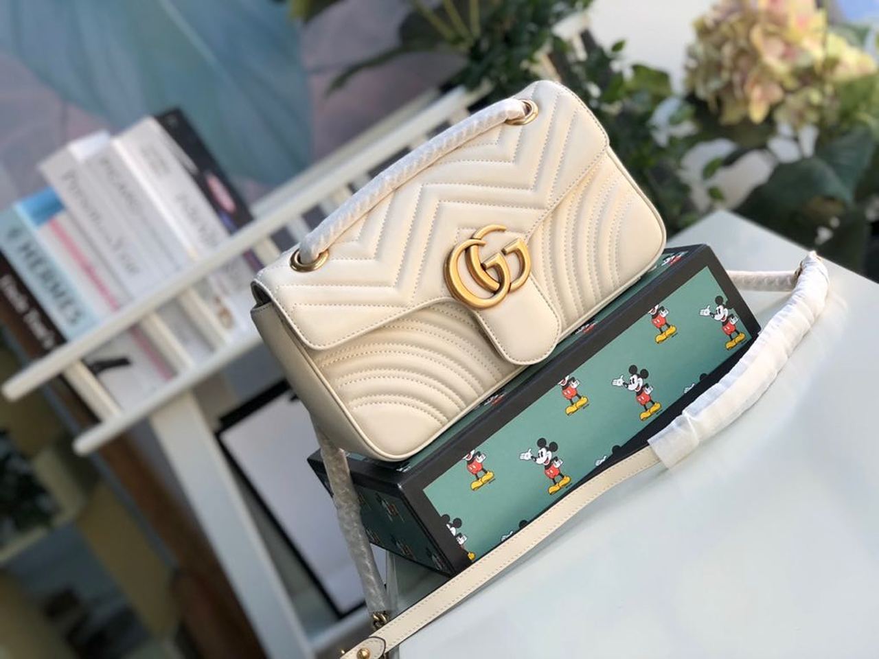 Gucci2BGG2BMarmont2BSmall2BMatelassC383C2A92BShoulder2BBag2BWhite2BMatelassC383C2A92BChevron2BFor2BWomen2B10in26cm2B4434972BDTDIT2B90222B1-Sv1rI.jpg