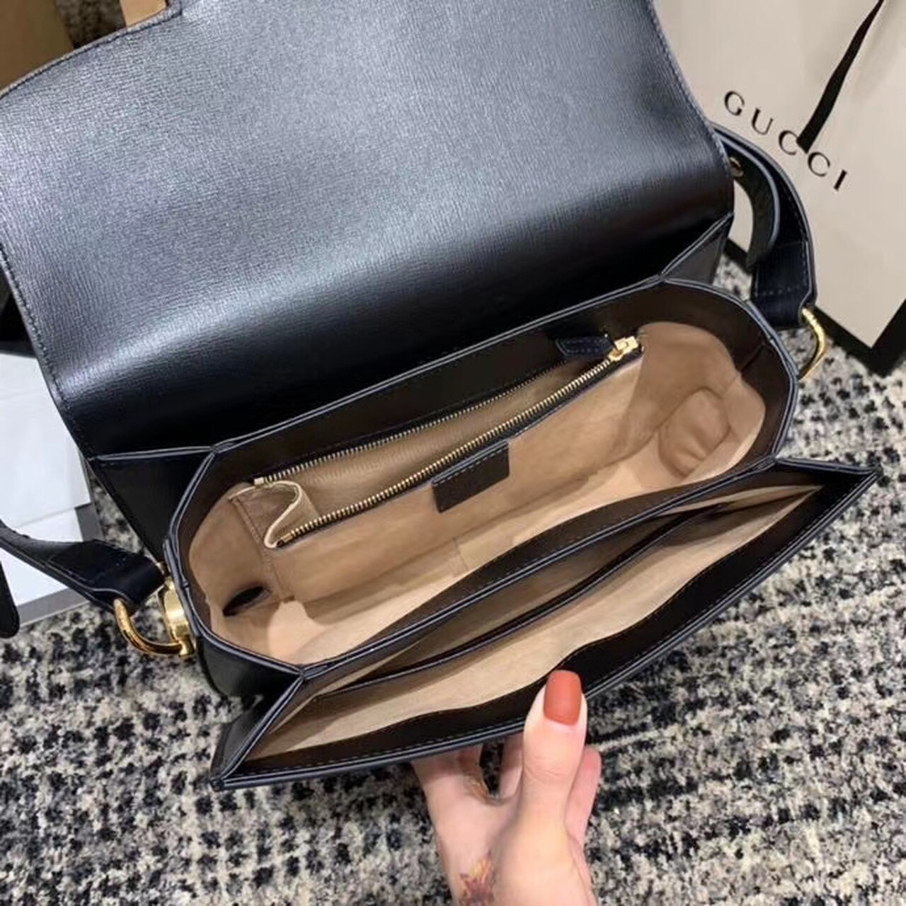 Gucci2BHorsebit2B19552BShoulder2BBag2BBlack2BTextured2BWith2BA2BVintage2BEffect2BFor2BWomen2B9.8in25cm2BGG2BC3A2E282ACC5BD6022042B1DB0G2B10002B12-6A9BI.jpg