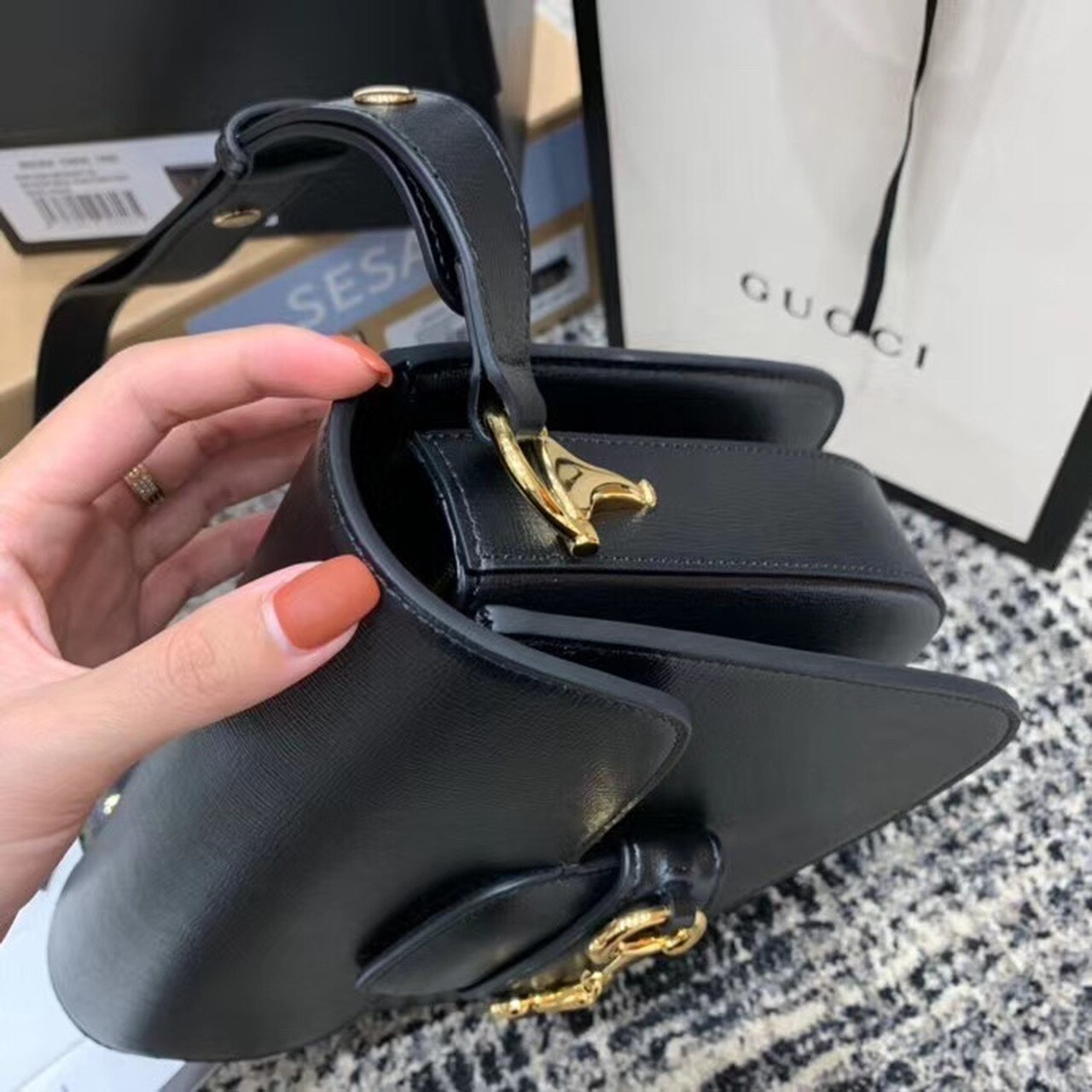 Gucci2BHorsebit2B19552BShoulder2BBag2BBlack2BTextured2BWith2BA2BVintage2BEffect2BFor2BWomen2B9.8in25cm2BGG2BC3A2E282ACC5BD6022042B1DB0G2B10002B6-KrjJq.jpg