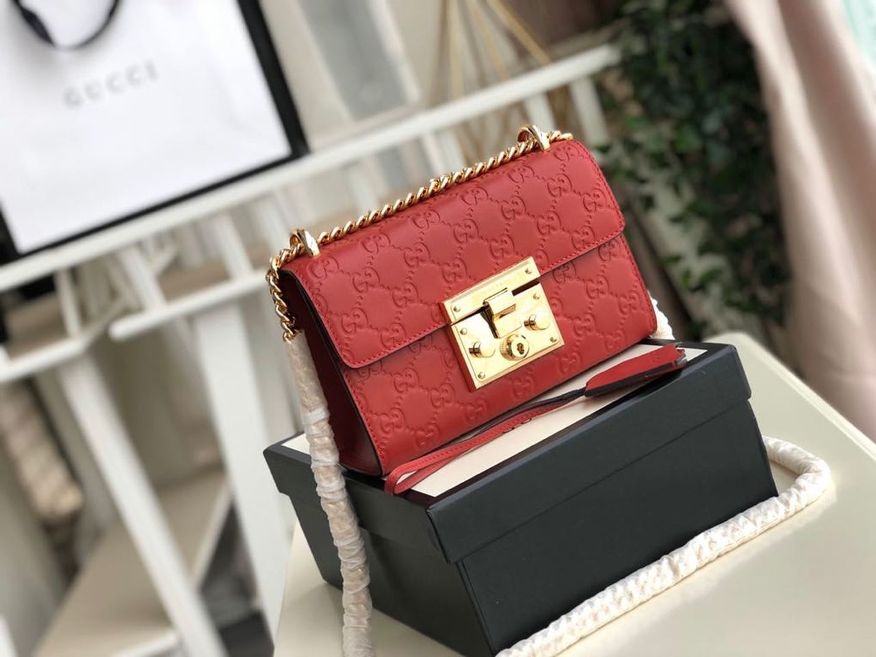 Gucci2BPadlock2BSmall2BGucci2BSignature2BShoulder2BBag2BRed2BGuccissima2BFor2BWomen2B7.9in20cm2BGG2B4094872B4-xY2rk.jpg