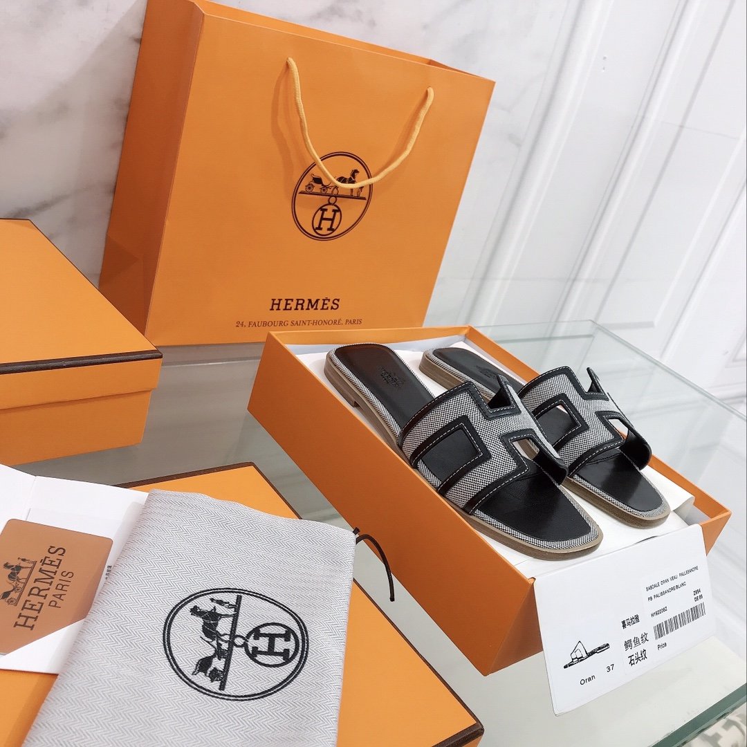 Hermes2BOran2BSandal2BBlackSilver2BFor2BWomen2C2BWomens2BShoes2BH221106Z2B013402B3-N90tq.jpg