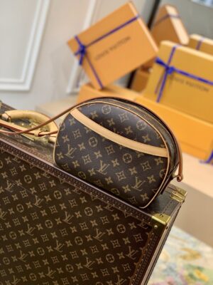 Louis Vuitton Blois Monogram Canvas For Women, Women’s Bags, Women’s Shoulder Bags 9.8in/25cm LV M51221