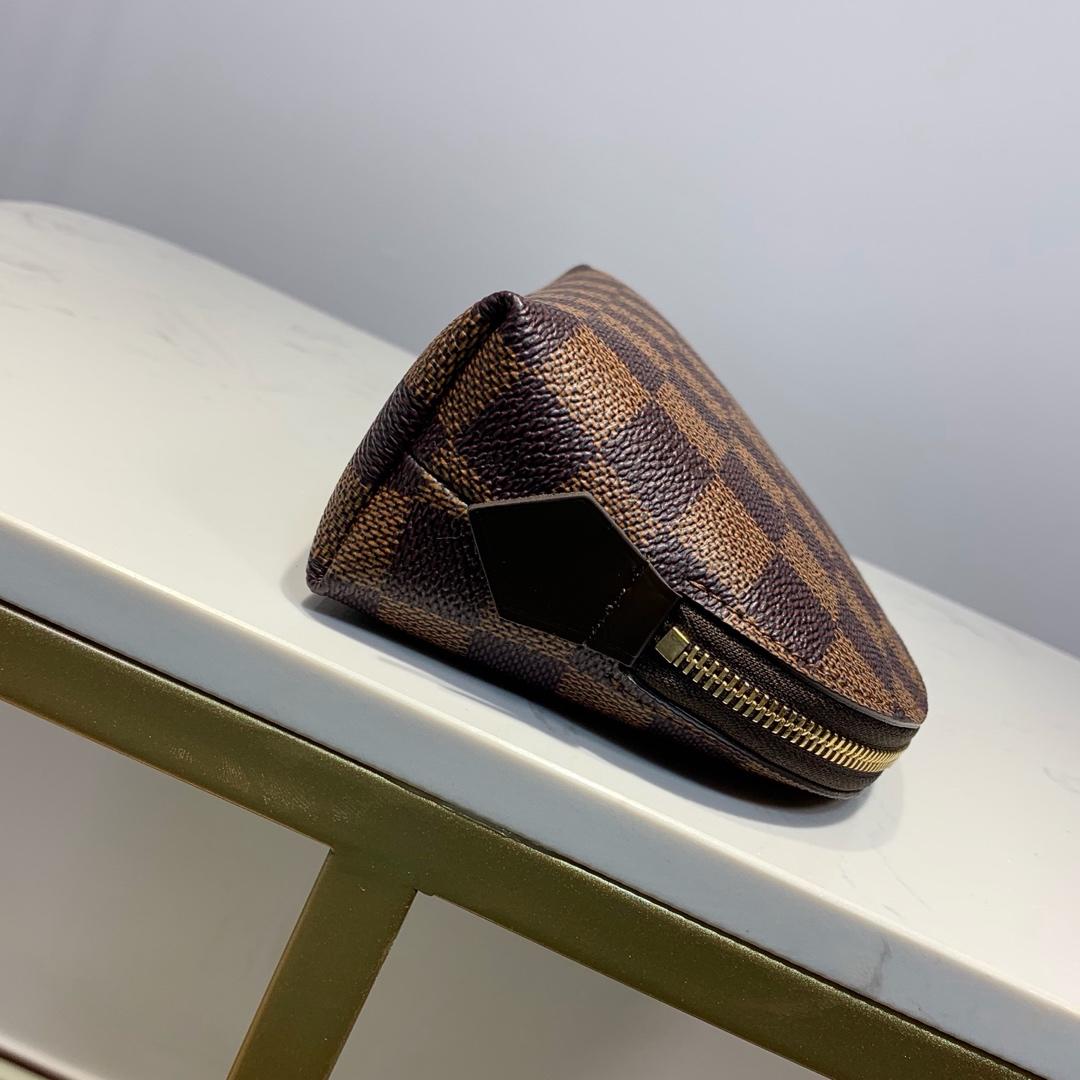 Louis2BVuitton2BCosmetic2BPouch2BPM2BDamier2BEbene2BCanvas2BFor2BWomen2C2BWomens2BBags2C2BTravel2BBags2B7.5in19cm2BLV2BN475162B5-I4iZ4.jpg