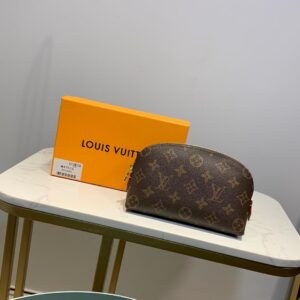 Louis Vuitton Cosmetic Pouch PM Monogram Canvas For Women, Women’s Bags 7.5in/19cm LV M47515