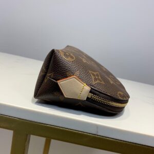 Louis Vuitton Cosmetic Pouch PM Monogram Canvas For Women, Women’s Bags 7.5in/19cm LV M47515