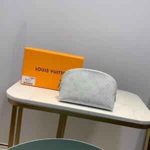 Louis Vuitton Cosmetic Pouch Pm Monogram Canvas Light Grey For Women, Women’s Wallet 7.5in/19cm LV