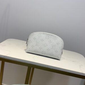 Louis Vuitton Cosmetic Pouch Pm Monogram Canvas Light Grey For Women, Women’s Wallet 7.5in/19cm LV