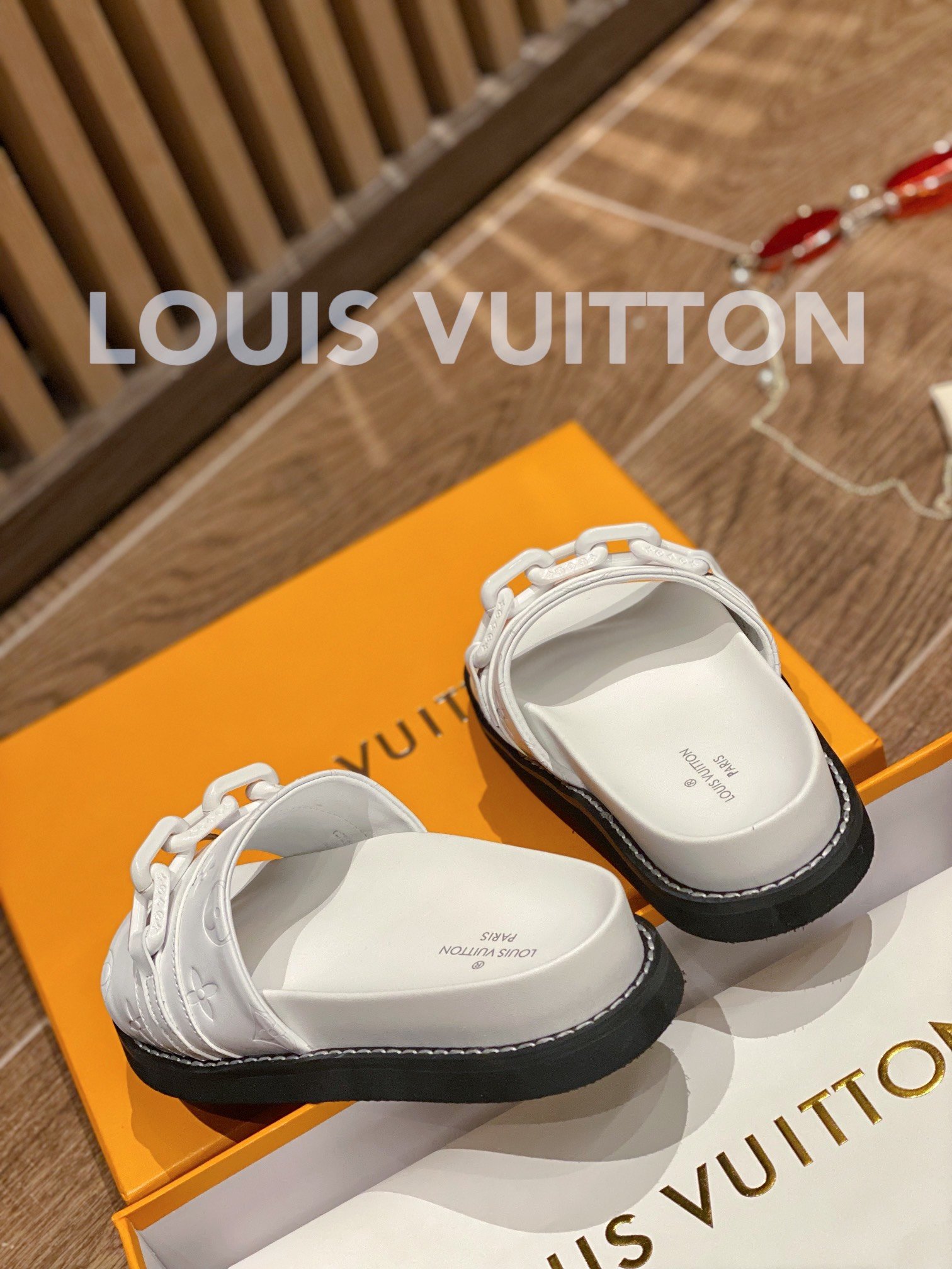 Louis2BVuitton2BLV2BSunset2BFlat2BComfort2BMule2BWhite2BFor2BWomen2BLV2B4-jRmBF.jpg