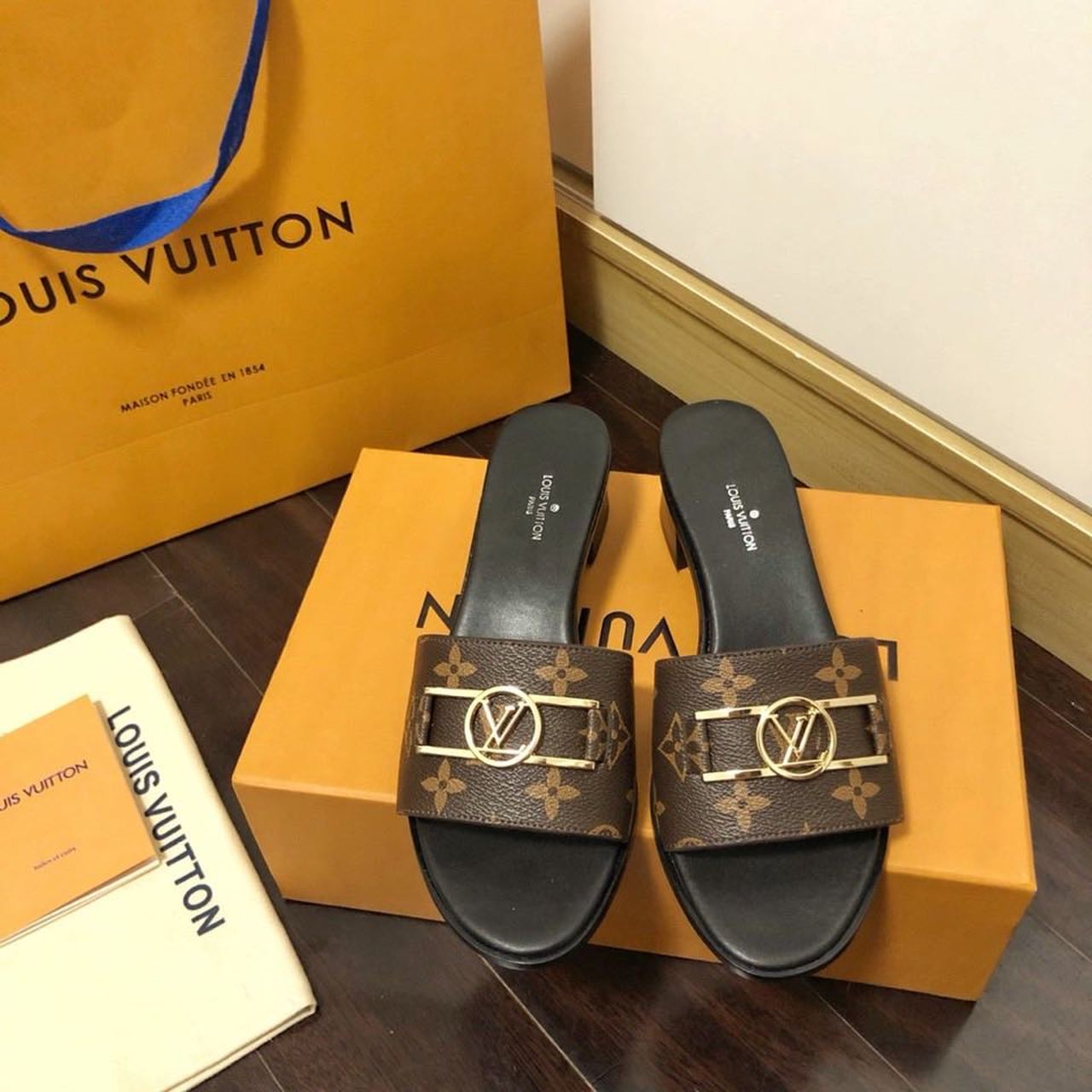 Louis2BVuitton2BLock2BIt2BMule2BPatent2BMonogram2BCanvas2BBlackBrown2BFor2BWomen2BLV2B1A660F2B1-8ktDP.jpg