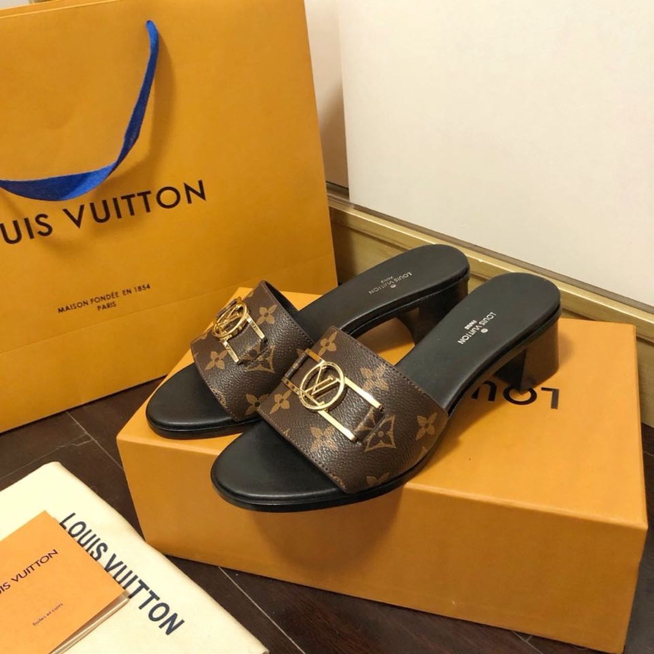 Louis2BVuitton2BLock2BIt2BMule2BPatent2BMonogram2BCanvas2BBlackBrown2BFor2BWomen2BLV2B1A660F2B2-RWujA.jpg