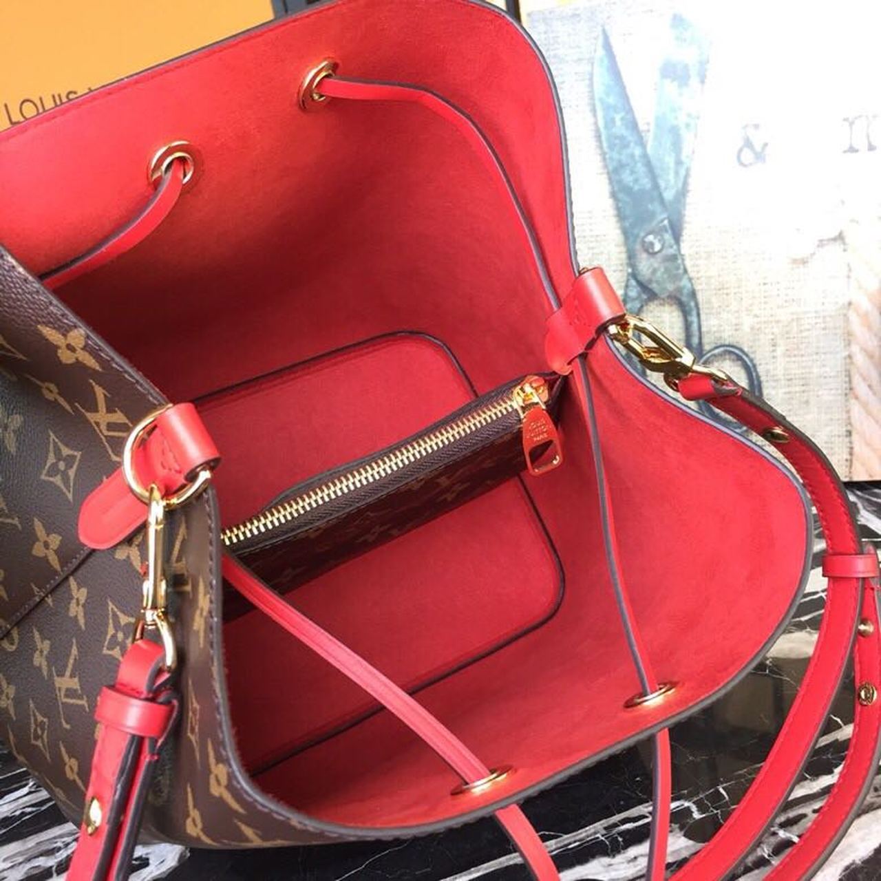 Louis2BVuitton2BNeoNoe2BMM2BBucket2BBag2BMonogram2BCanvas2BCoquelicot2BRed2BFor2BWomen2C2BShoulder2BAnd2BCrossbody2BBags2B10.2in26cm2BLV2BM440212B11-m38W8.jpg