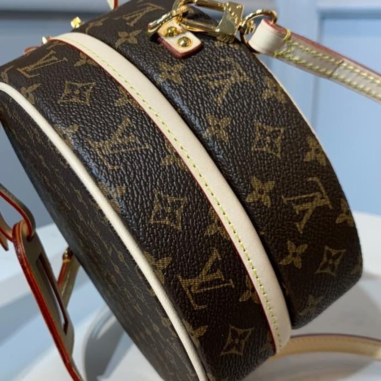 Louis2BVuitton2BPetite2BBoite2BChapeau2BMonogram2BCanvas2BFor2BWomen2C2BWomens2BHandbags2C2BShoulder2BAnd2BCrossbody2BBags2B6.9in17.5cm2BLV2BM435142B4-19WYq.jpg