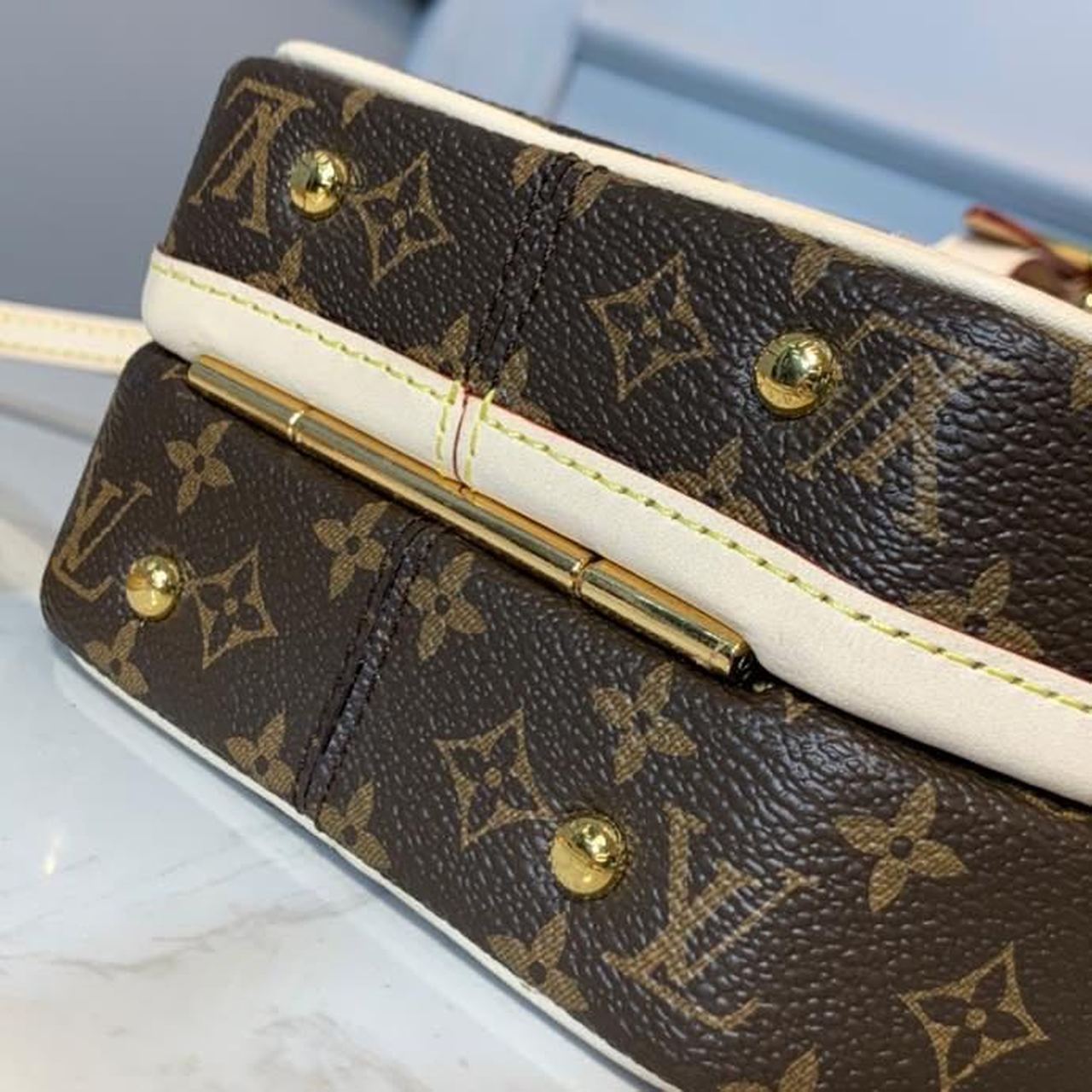 Louis2BVuitton2BPetite2BBoite2BChapeau2BMonogram2BCanvas2BFor2BWomen2C2BWomens2BHandbags2C2BShoulder2BAnd2BCrossbody2BBags2B6.9in17.5cm2BLV2BM435142B7-Qng1x.jpg