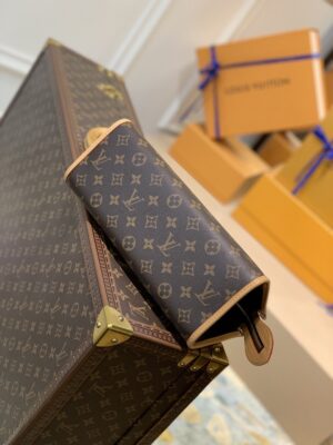 Louis Vuitton Popincourt Monogram Canvas For Women, 11.8in/30cm LV M40009