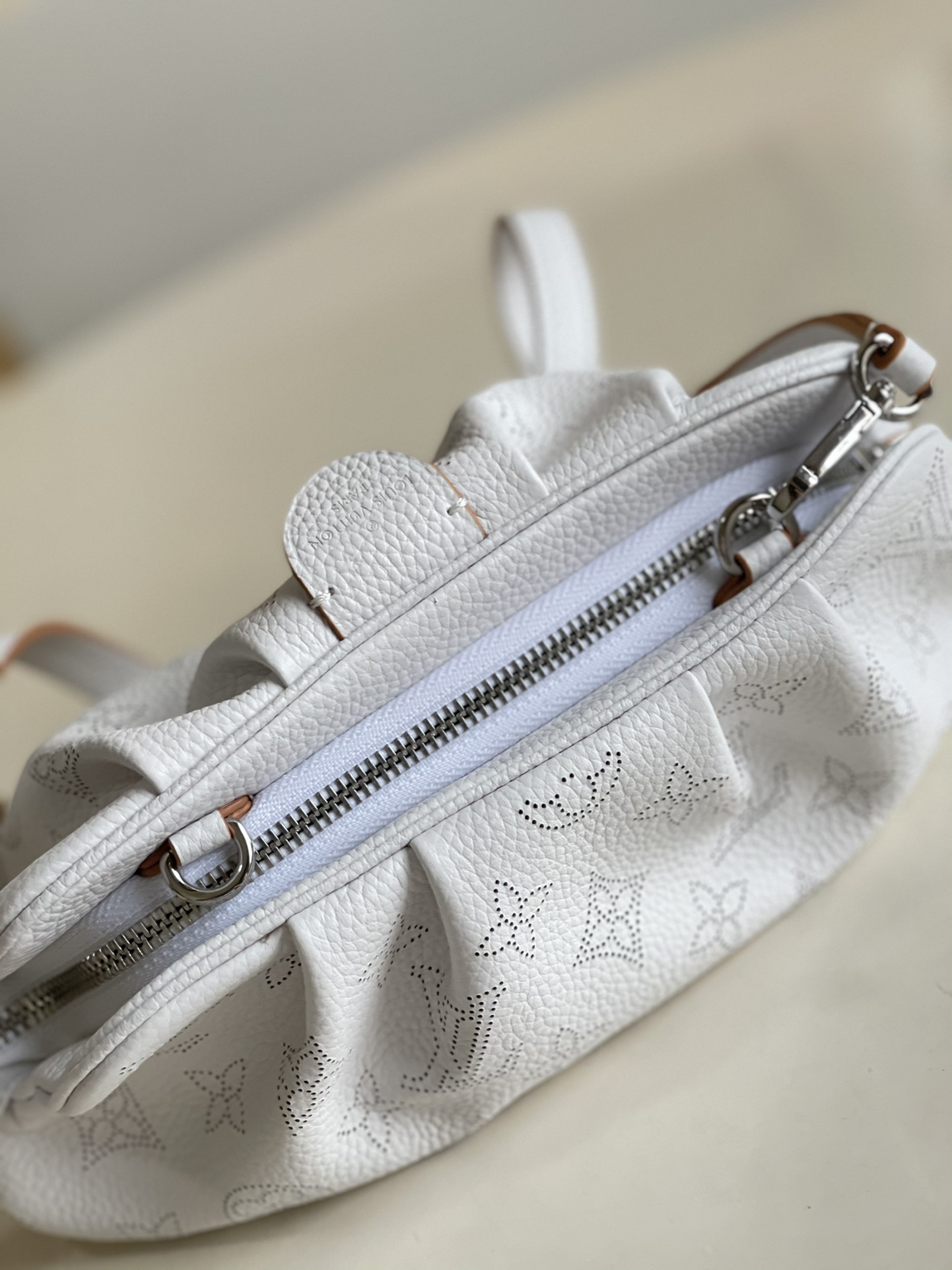 Louis2BVuitton2BScala2BMini2BPouch2BWhite2BFor2BWomen2C2BWomens2BHandbags2C2BShoulder2BAnd2BCrossbody2BBags2B9.1in23cm2BLV2BM804102B5-XRduX.jpg