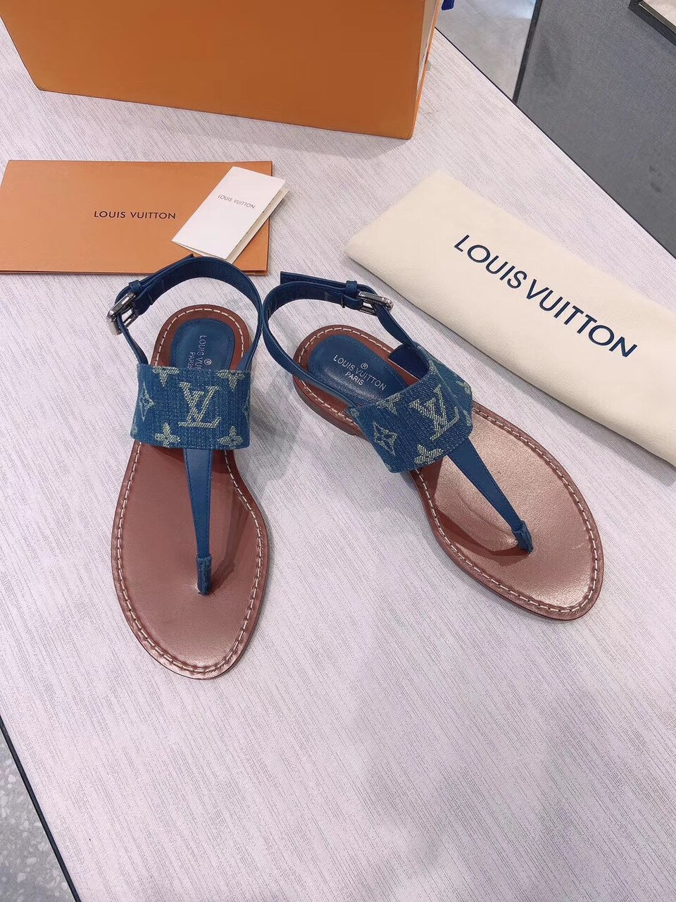 Louis2BVuitton2BStarboard2BFlat2BThong2BSandal2BMonogram2BDenim2BBlue2BFor2BWomen2BLV2B1A7RDP2B6-gArd1.jpg